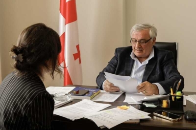 Грузинский оппозиционный политик поддержал на голосовании правящую партию. После этого компании его родственников выиграли два земельных спора