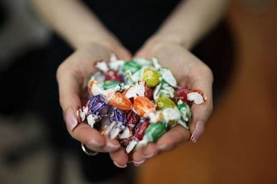 В Москве детям подарили конфеты с коньяком на патриотическом конкурсе