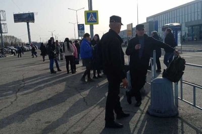 В омский аэропорт временно перестали пускать пассажиров